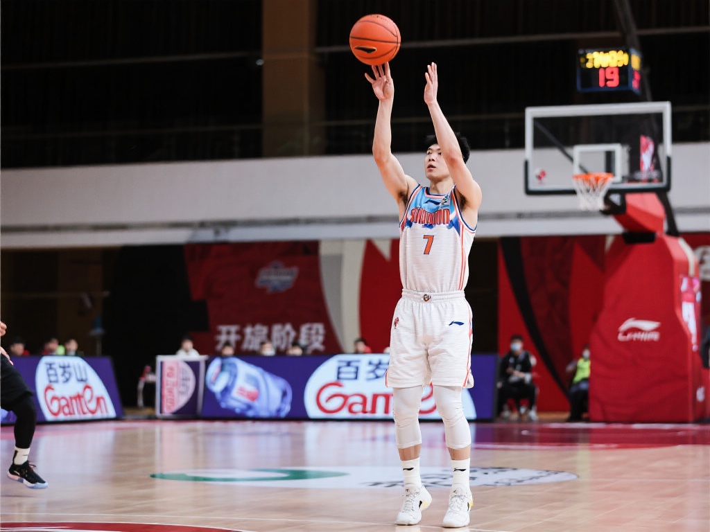 犀利点评！曼联旧将萨哈：滕哈格频频推卸责任，战术问题从不提及